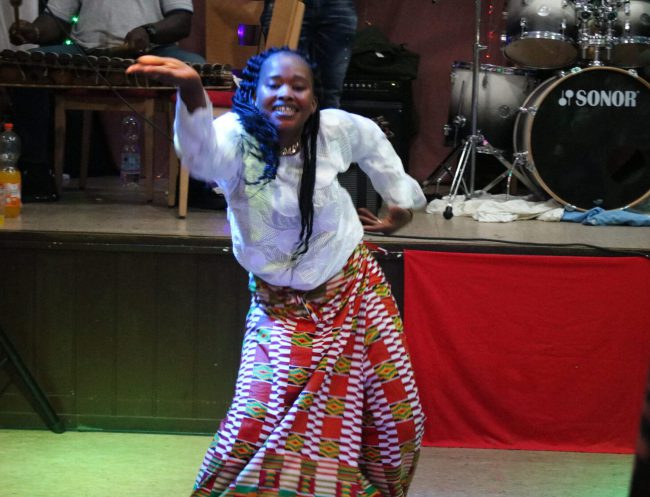 La Grande Mamaya Tänzerin afrikanischer Kultur